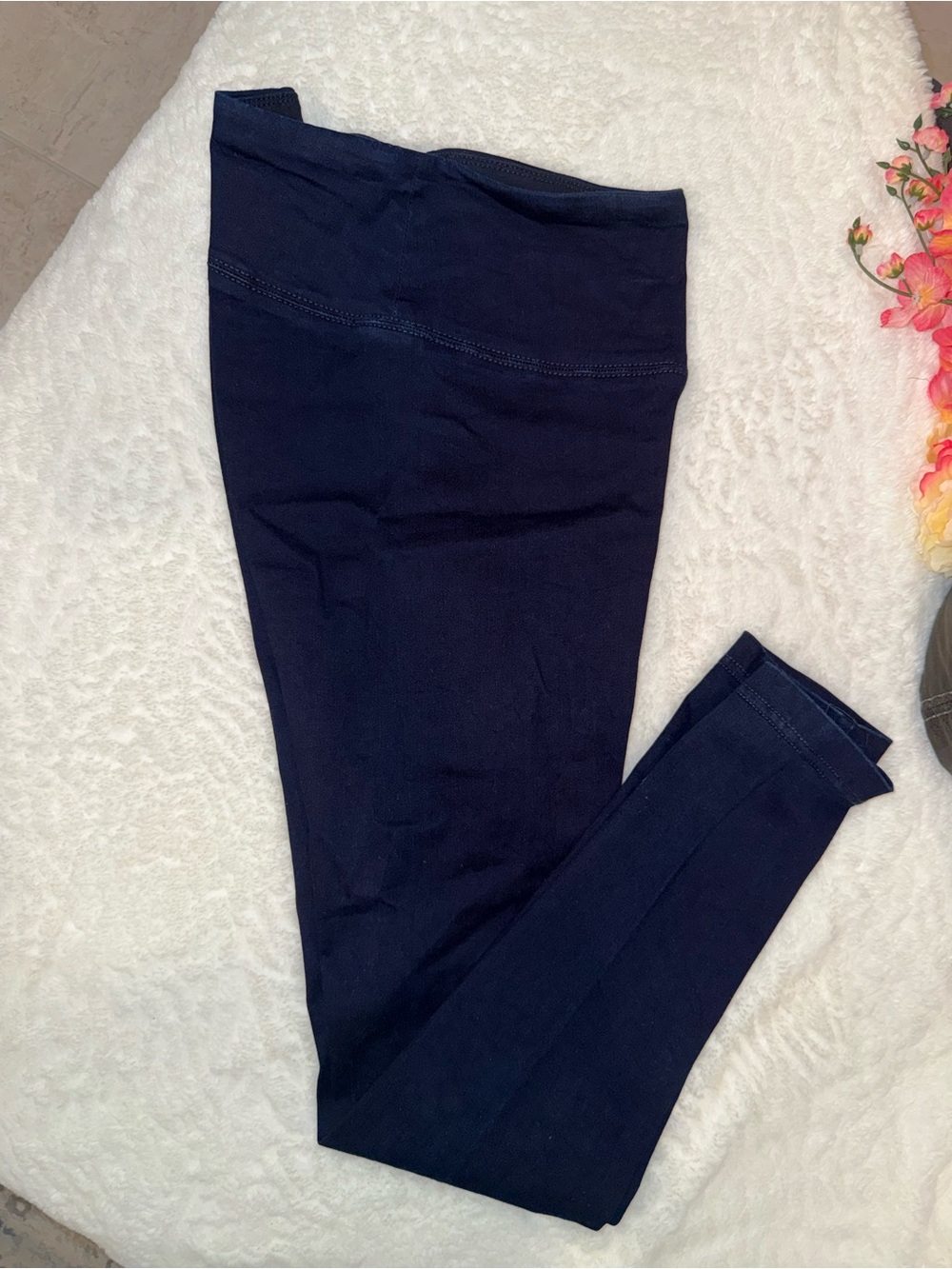 2 x 20$ White House Black Market Navy Jeggings with Clean Silhouette Size 4
